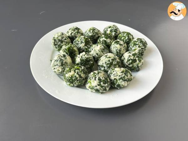 Pinaatti ja ricotta malfatti, helppo, vaivaamaton kotitekoinen pastaresepti - Valmistelu askel 6
