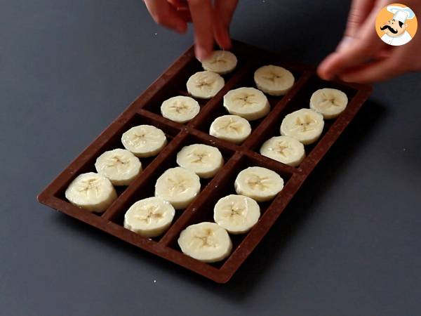 Mini banaani, maapähkinävoi ja suklaapatukat, erittäin maukkaita ilman lisättyä sokeria. - Valmistelu askel 2