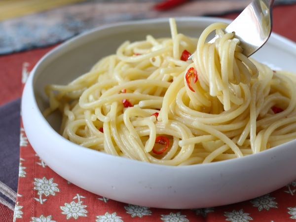 Spaghetti aglio, olio e peperoncino: italialaisen perinteen viime hetken ruokalaji - Valmistelu askel 8