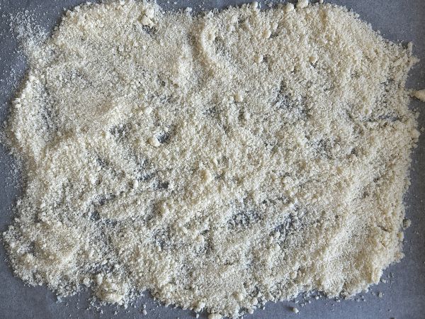 Superrapeat kotitekoiset sipuli- ja parmesaanilastut - Valmistelu askel 2