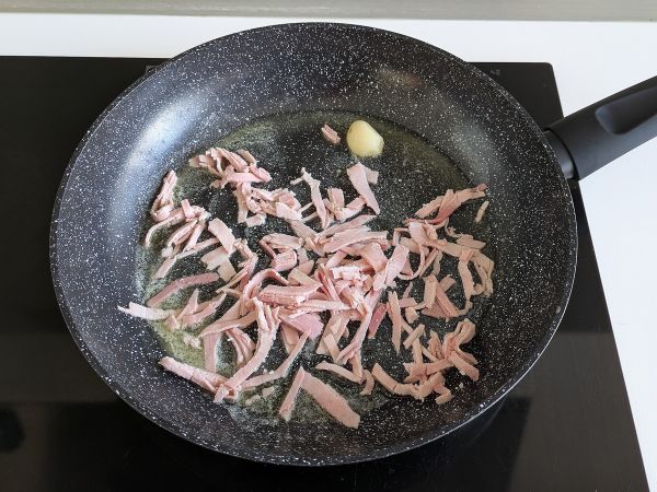 Kerma-kinkkupasta: kermaista, nopeaa ja vastustamatonta! - Valmistelu askel 2