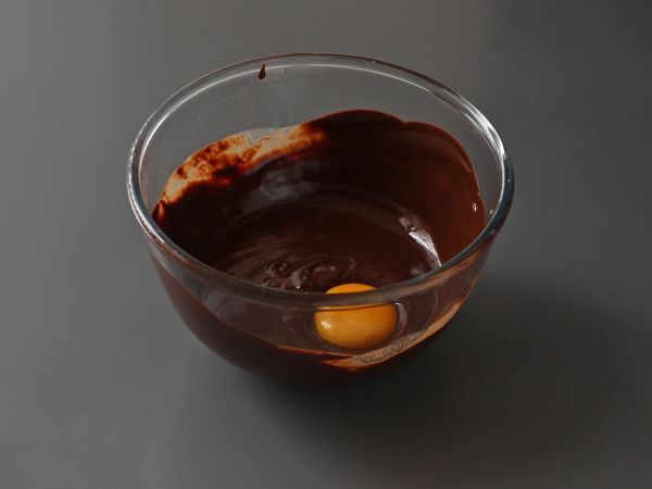 Täydellinen suklaamousse, ultra gourmet, jossa on ripaus suolaa. - Valmistelu askel 3