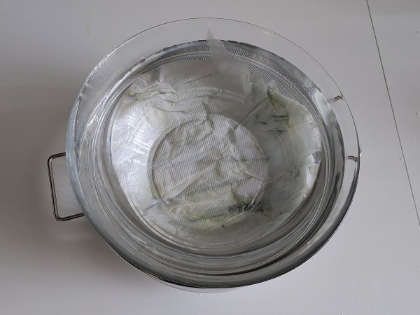 Kesäkurpitsa parmigiana ilmakeittimessä: nopea, kevyt ja rapea - Valmistelu askel 3