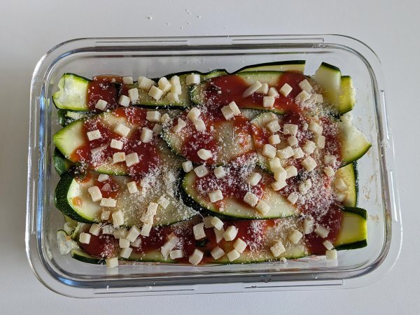 Kesäkurpitsa parmigiana ilmakeittimessä: nopea, kevyt ja rapea - Valmistelu askel 7