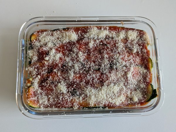 Kesäkurpitsa parmigiana ilmakeittimessä: nopea, kevyt ja rapea - Valmistelu askel 8