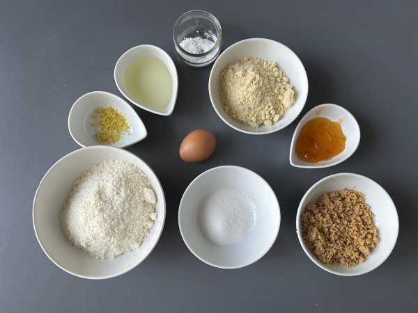 Ghriba-manteli- ja kookoskeksit, marokkolainen leivontaklassikko - Valmistelu askel 1