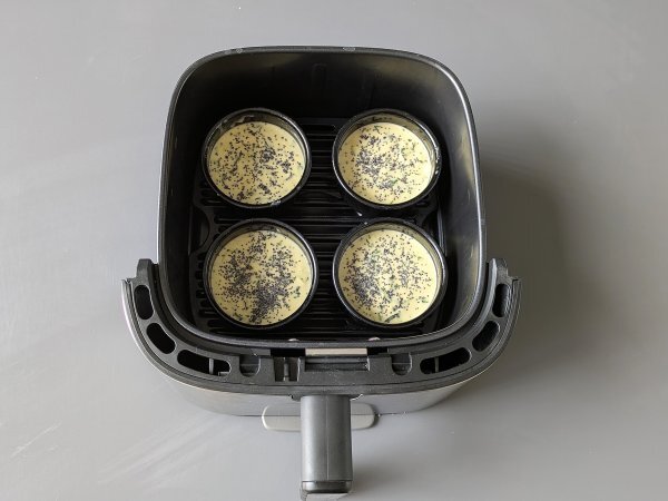Kesäkurpitsamuffinsseja air fryer: kevyt ja kuohkea resepti - Valmistelu askel 6