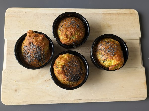Kesäkurpitsamuffinsseja air fryer: kevyt ja kuohkea resepti - Valmistelu askel 7