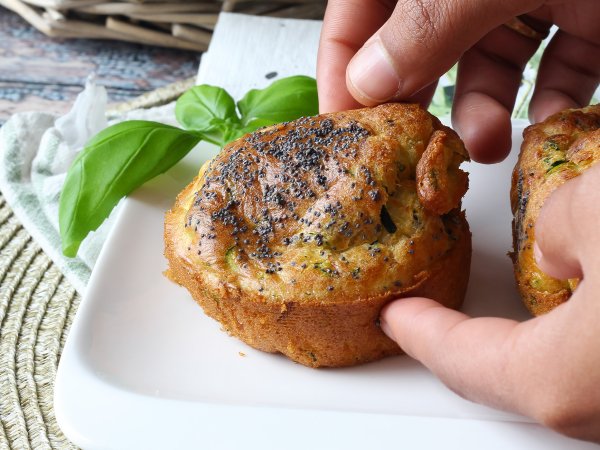 Kesäkurpitsamuffinsseja air fryer: kevyt ja kuohkea resepti - Valmistelu askel 8