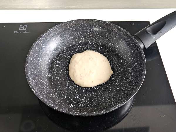Pehmeät vegaaniset pannukakut pellavamunalla: helppo ja munaton resepti - Valmistelu askel 6