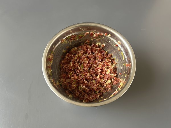Tartar de fuet: pikaversio klassisesta pihvitartarista. - Valmistelu askel 4