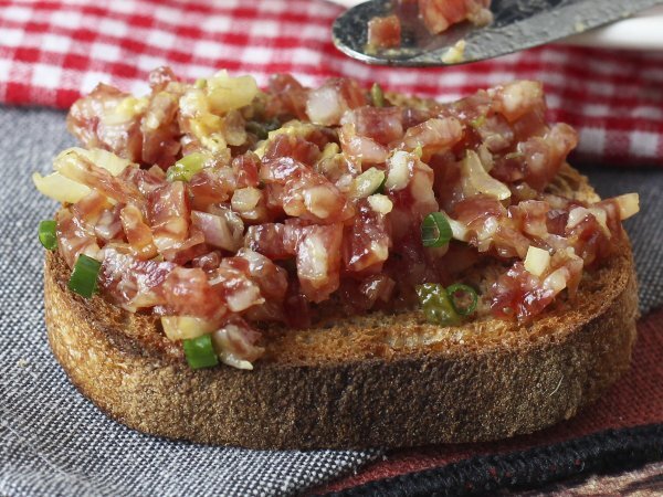 Tartar de fuet: pikaversio klassisesta pihvitartarista. - Valmistelu askel 5