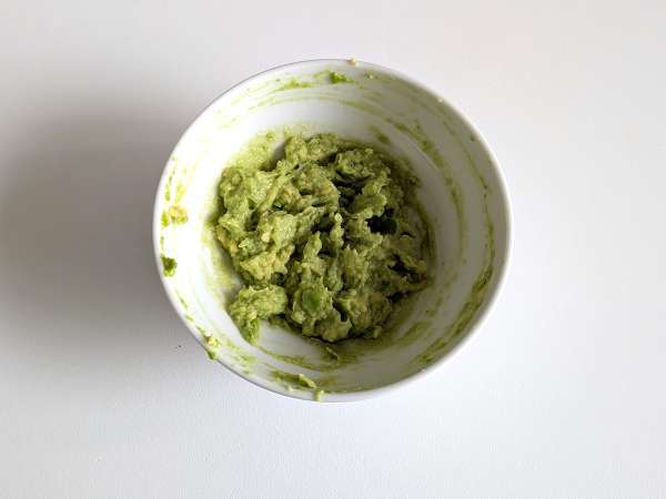 Avokado-paahtoleipä mangon ja limen kanssa: raikas, nopea ja maukas resepti. - Valmistelu askel 2