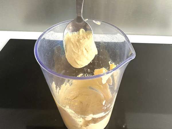 Keitetty kananmunaproteiinimajoneesi: kevyt, maukas ja öljytön. - Valmistelu askel 3