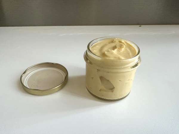 Keitetty kananmunaproteiinimajoneesi: kevyt, maukas ja öljytön. - Valmistelu askel 4