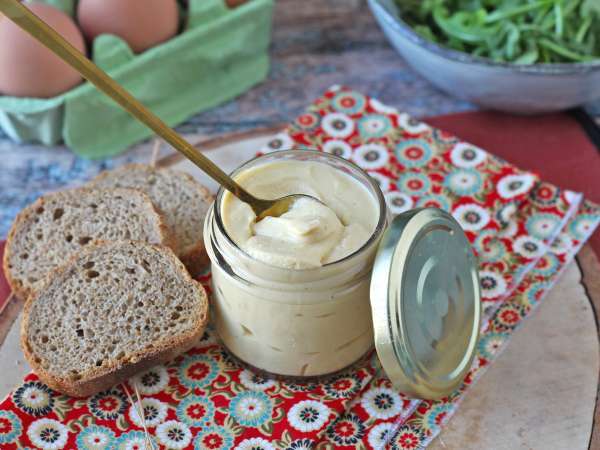 Keitetty kananmunaproteiinimajoneesi: kevyt, maukas ja öljytön. - Valmistelu askel 5