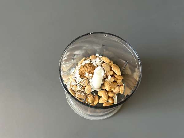 Perinteinen marokkolainen leivonnainen, jossa on tiilitaikinaa, kanaa ja mausteita. - Valmistelu askel 10