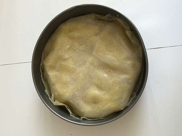 Perinteinen marokkolainen leivonnainen, jossa on tiilitaikinaa, kanaa ja mausteita. - Valmistelu askel 14