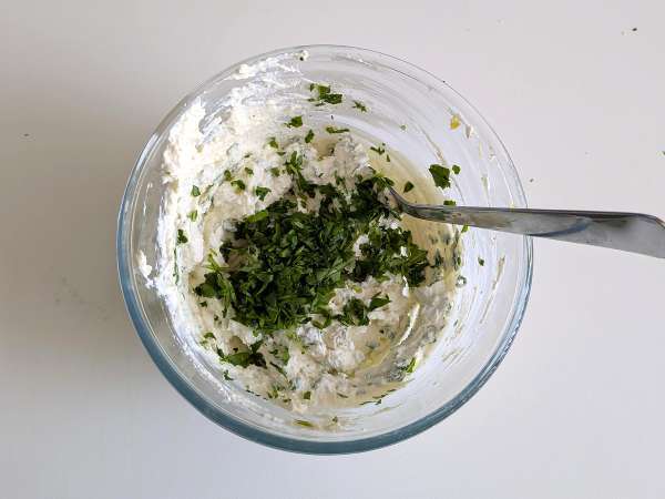 Tortelloni di bresaola täytettynä rucolalla ja ricottajuustolla: maukasta ja valmista 10 minuutissa! - Valmistelu askel 3