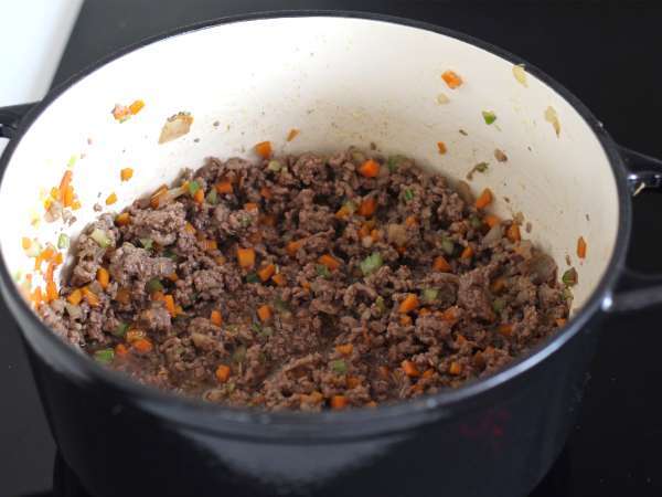 Kotitekoinen bolognese-kastike - ragù alla bolognese (ragù alla bolognese) - Valmistelu askel 3