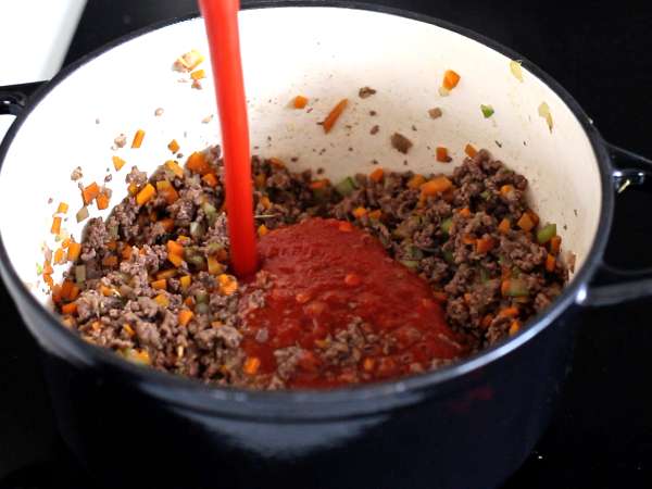 Kotitekoinen bolognese-kastike - ragù alla bolognese (ragù alla bolognese) - Valmistelu askel 4