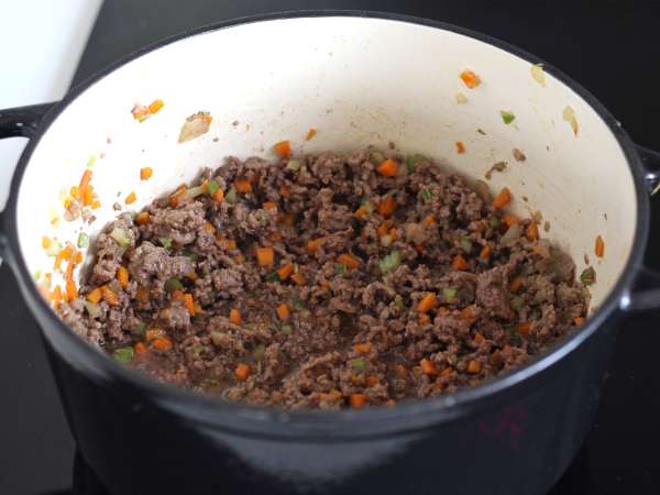 Pasta bolognese-kastikkeella - tagliatelle al ragù alla bolognese (tagliatelle al ragù alla bolognese) - Valmistelu askel 3