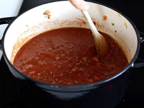 Pasta bolognese-kastikkeella - tagliatelle al ragù alla bolognese (tagliatelle al ragù alla bolognese) - Valmistelu askel 5