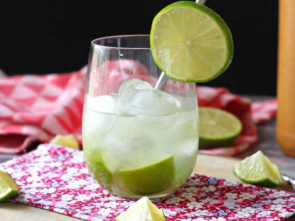Sitruuna-Caipirinha: helposti valmistettava brasilialainen juoma ilman cocktailisekoitinta - Valmistelu askel 6