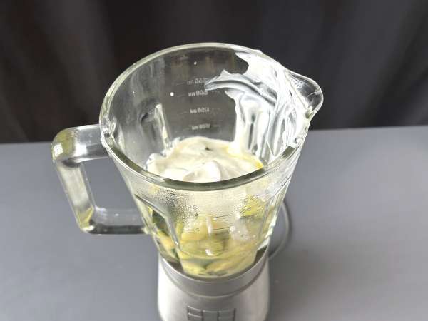 Kesäkurpitsakermakeitto vihreällä omenalla ja jogurtilla valmis 30 minuutissa - Valmistelu askel 5