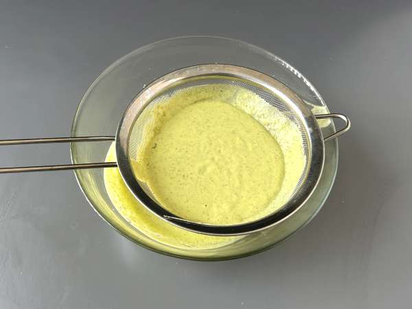 Kesäkurpitsakermakeitto vihreällä omenalla ja jogurtilla valmis 30 minuutissa - Valmistelu askel 7