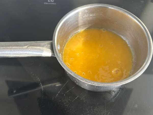 Mango bingsu, herkullinen korealainen jälkiruoka, jossa on mangoa ja joka on maailmanlaajuinen hitti. - Valmistelu askel 5