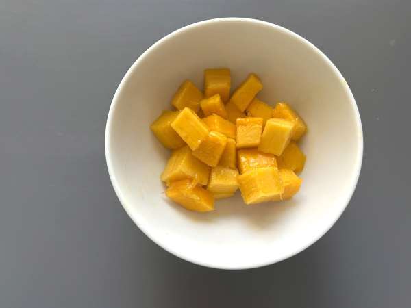 Mango bingsu, herkullinen korealainen jälkiruoka, jossa on mangoa ja joka on maailmanlaajuinen hitti. - Valmistelu askel 6