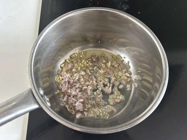 Kotitekoinen mango chutney: makea ja hapan intialainen mauste, joka sopii kaiken kanssa. - Valmistelu askel 2