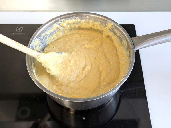Täydellinen kermainen polenta: helppo resepti pehmeään ja maukkaaseen ruokaan - Valmistelu askel 3