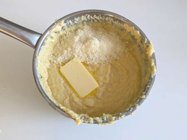 Täydellinen kermainen polenta: helppo resepti pehmeään ja maukkaaseen ruokaan - Valmistelu askel 4