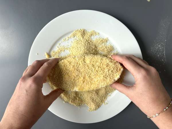 Paneroitu jumalten kapriisi airfryer-perunoiden kanssa - Valmistelu askel 5