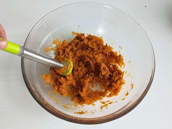 Kurpitsan lihamureke sienillä ja sitkeällä scamorza-juustolla: maukas ja helppo paistettu resepti. - Valmistelu askel 4
