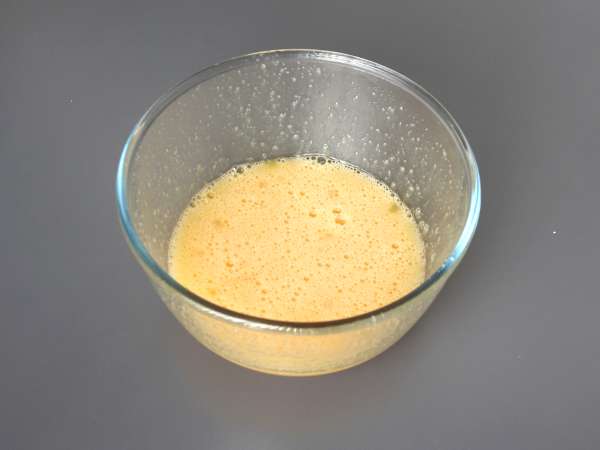 Superhelppo saksanpähkinäkakku, joka on tehty vain 4 ainesosasta. - Valmistelu askel 1