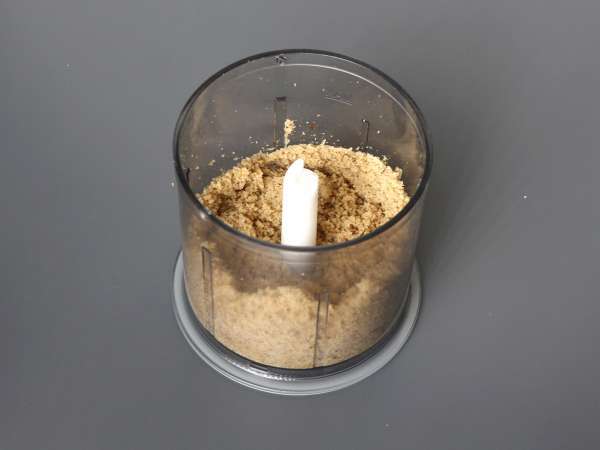 Superhelppo saksanpähkinäkakku, joka on tehty vain 4 ainesosasta. - Valmistelu askel 2