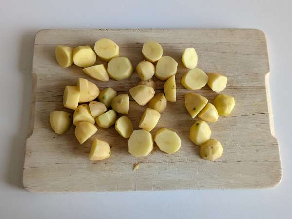 Kermaiset uuniperunat: helppo lisuke, joka tekee kaikki hulluksi! - Valmistelu askel 1