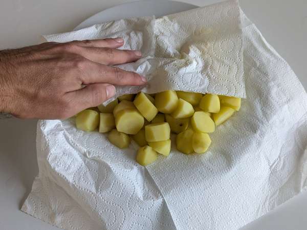 Kermaiset uuniperunat: helppo lisuke, joka tekee kaikki hulluksi! - Valmistelu askel 3