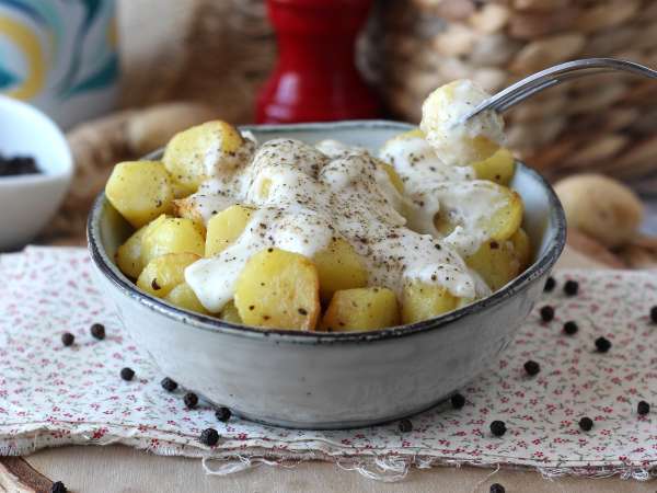 Kermaiset uuniperunat: helppo lisuke, joka tekee kaikki hulluksi! - Valmistelu askel 8