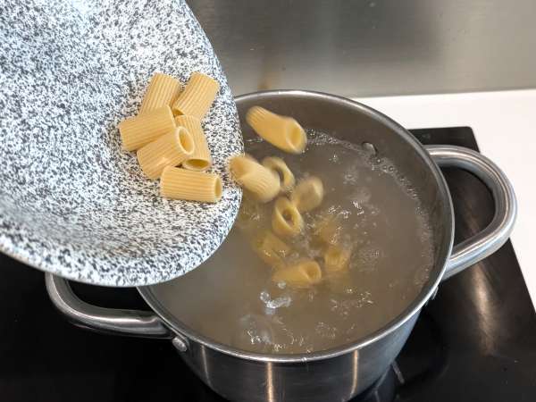 Pasta al forno ai funghi: täydellinen kermainen ja jäntevä resepti syksyyn - Valmistelu askel 5