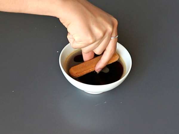 Tiramisun muotoinen tukki ilman muottia kahvin ystäville - Valmistelu askel 2