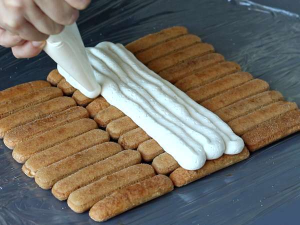 Tiramisun muotoinen tukki ilman muottia kahvin ystäville - Valmistelu askel 4