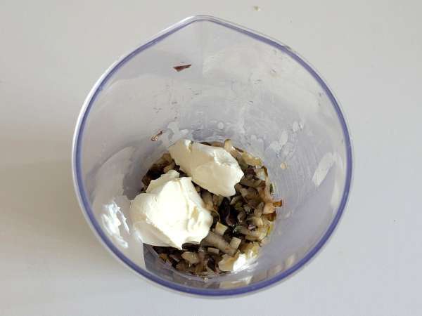 Kermainen pasta, jossa on radicchio, rapeaa pekonia ja saksanpähkinöitä: nopea ja vastustamaton resepti. - Valmistelu askel 4