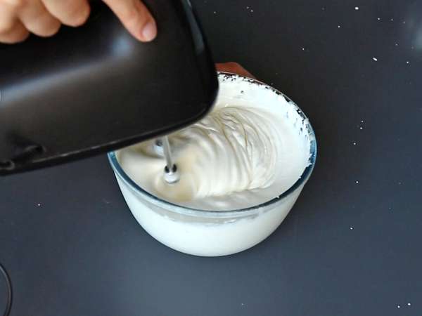 Tämän punaisen hedelmähirren tekemiseen ei tarvita muottia! - Valmistelu askel 1