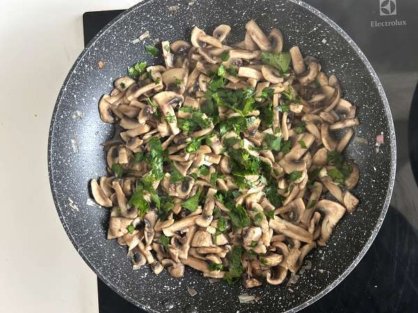 Creme Eggs with Mushrooms: nopea ja erittäin mukava resepti! - Valmistelu askel 6