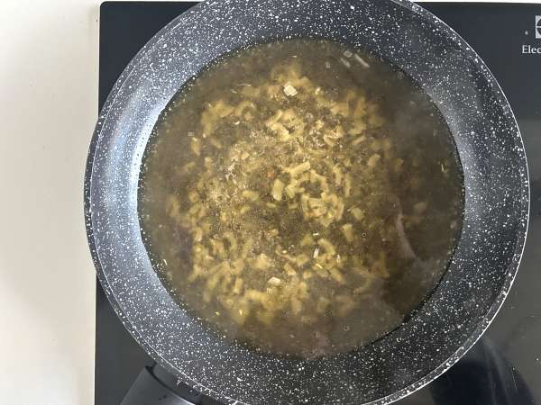 Kotitekoinen pippurikastike: kermainen, tuoksuva ja superhelppo! - Valmistelu askel 4