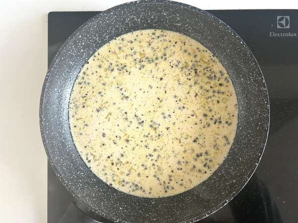 Kotitekoinen pippurikastike: kermainen, tuoksuva ja superhelppo! - Valmistelu askel 5